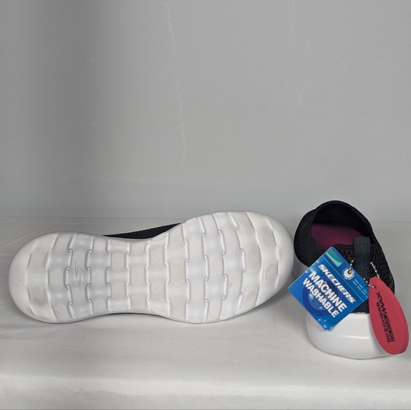 NEW Skechers Womens GO Walk Joy Sneakers Sz 8.5 black - Picture 3 of 4